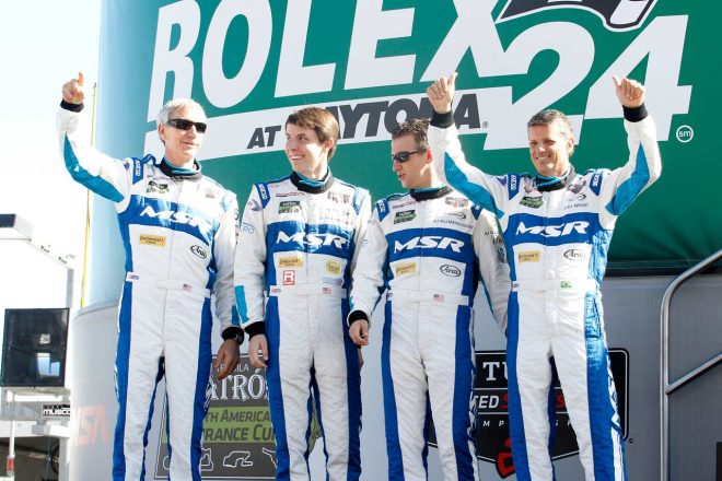 2011年に16歳でル・マン24時間に参戦したマット・マクマリー（左からふたり目）。2015年にはマイケル・シャンク・レーシングからデイトナ24時間にも参戦。