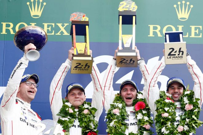 2016年王者となったマルク・リーブ、ロマン・デュマ、ニール・ジャニとアンドレアス・ザイドル代表