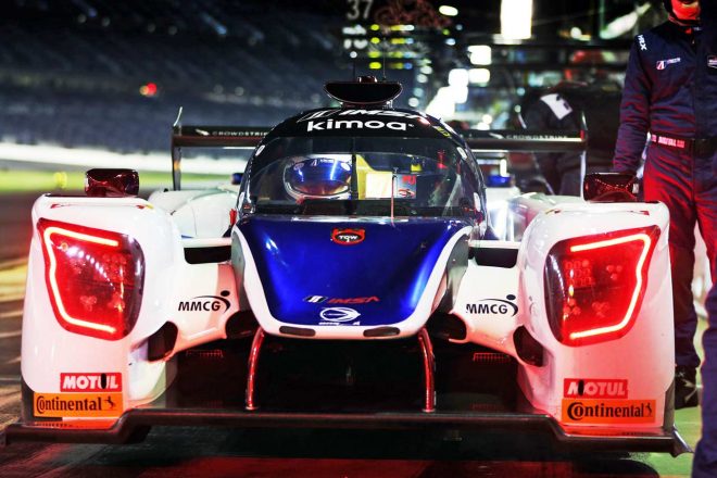 テスト2日目にプロトタイプカーでは初のナイトセッションに挑んだフェルナンド・アロンソ