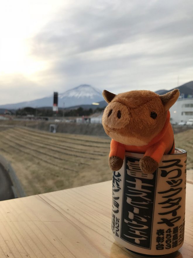 ブースでの販売が予定されている『富士のうり坊湯呑み』