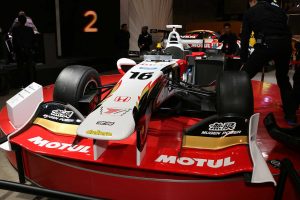 コクピットに収まることができる貴重な機会、お見逃しなく