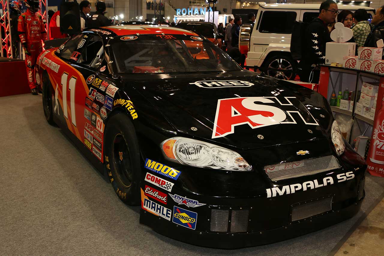 ブースには実際のマシンの展示も