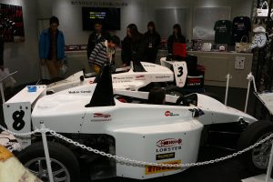 レーシングガレージENOMOTOが開発したオリジナル車両だ