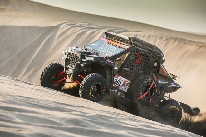 ダカールラリーは四輪、二輪、トラック（カミオン）、バギーの4カテゴリーで争われる。写真はバギー部門を戦うエクストリーム・ポラリス