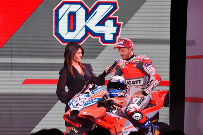 1月15日に行われた体制発表の様子