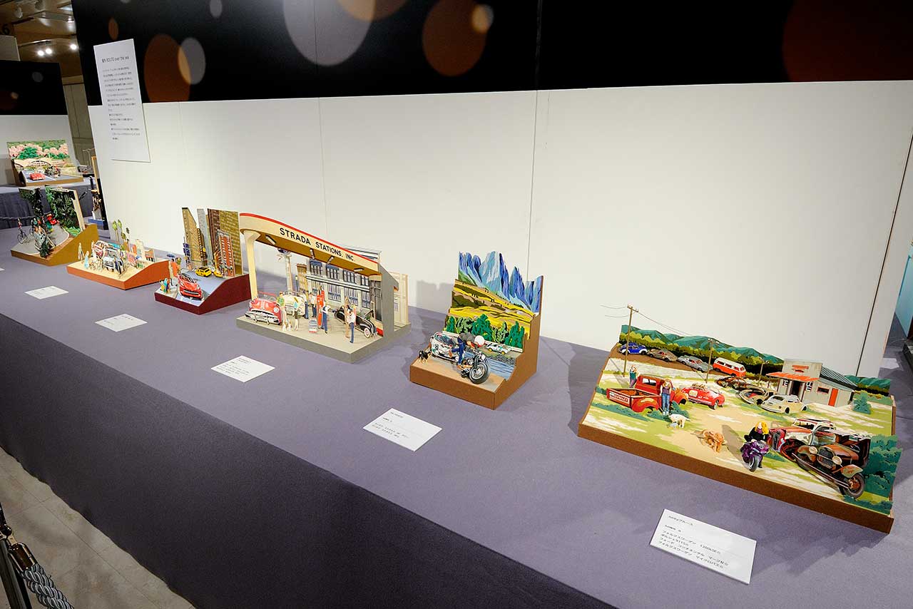 ペーパークラフトと3次元のミニカーのコラボレーション