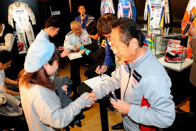 なんとも豪華なサイン会。10500円以上の買い物で参加できる