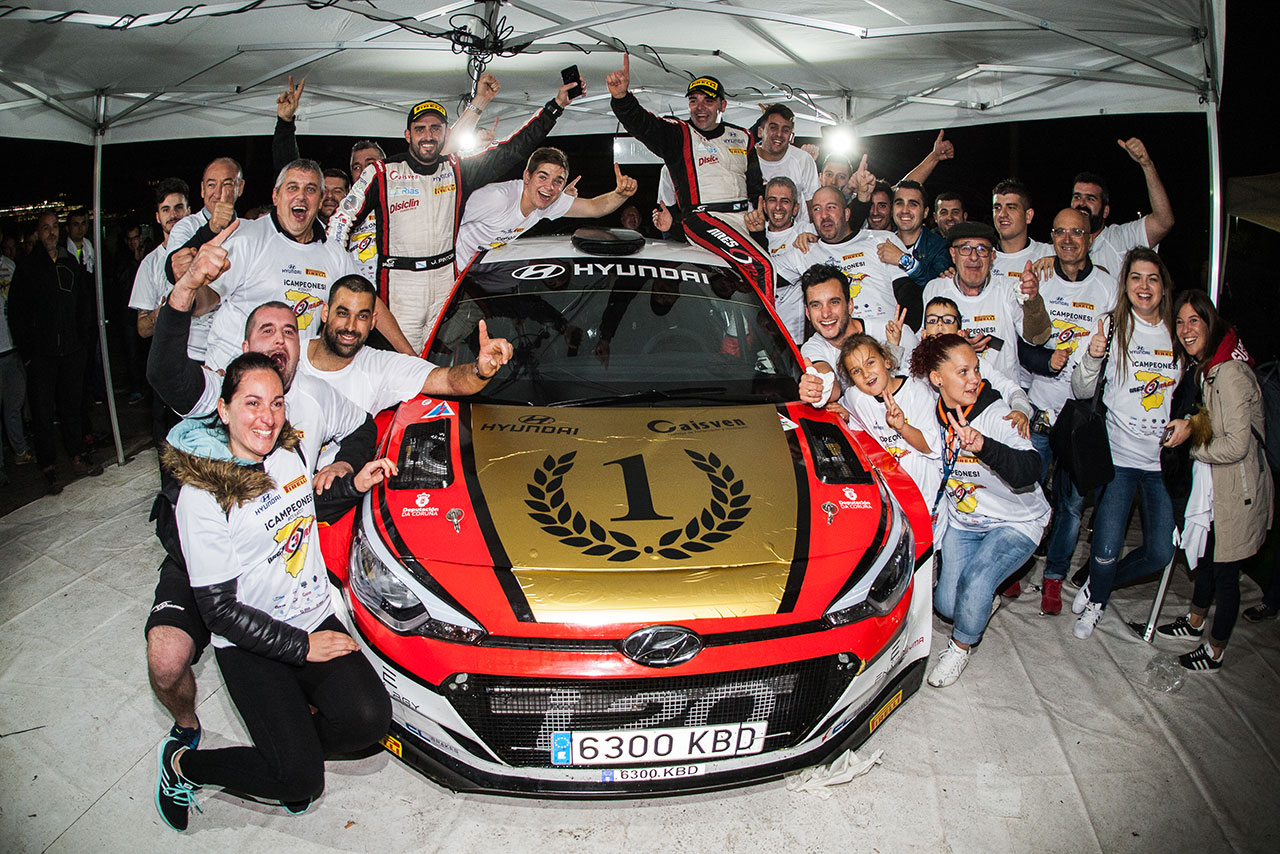 ヒュンダイは同社のi20 R5を使い、2017年にシリーズチャンピオンを獲得したチームに賞金を贈呈した