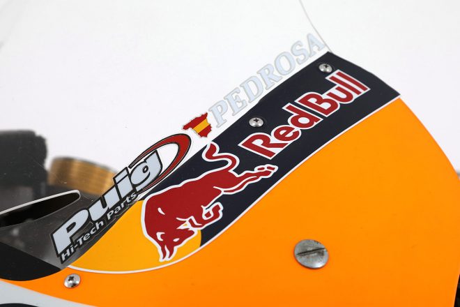 ペドロサ機のスクリーンには自身の名前が入っている