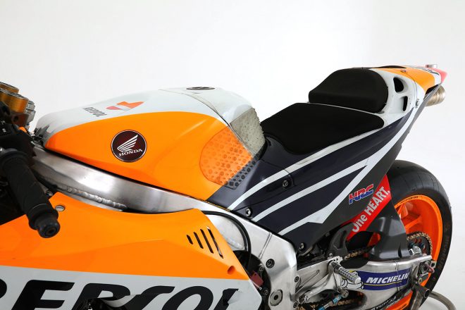 マルケス機のシートポジションは前よりのようだ