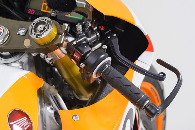 ペドロサ機　右ハンドルレバー