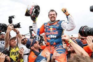 二輪部門を制したマシアス・ウォークナー(KTM450ラリー)