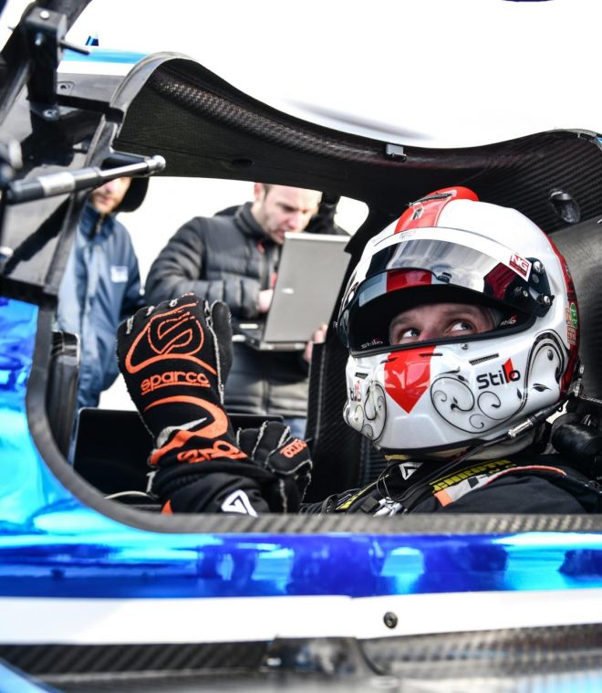テストドライバーを務めたジネッタのマイク・シンプソン
