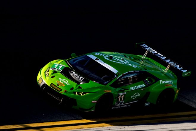 GTDクラストップにつけた11号車ランボルギーニ・ウラカンGT3