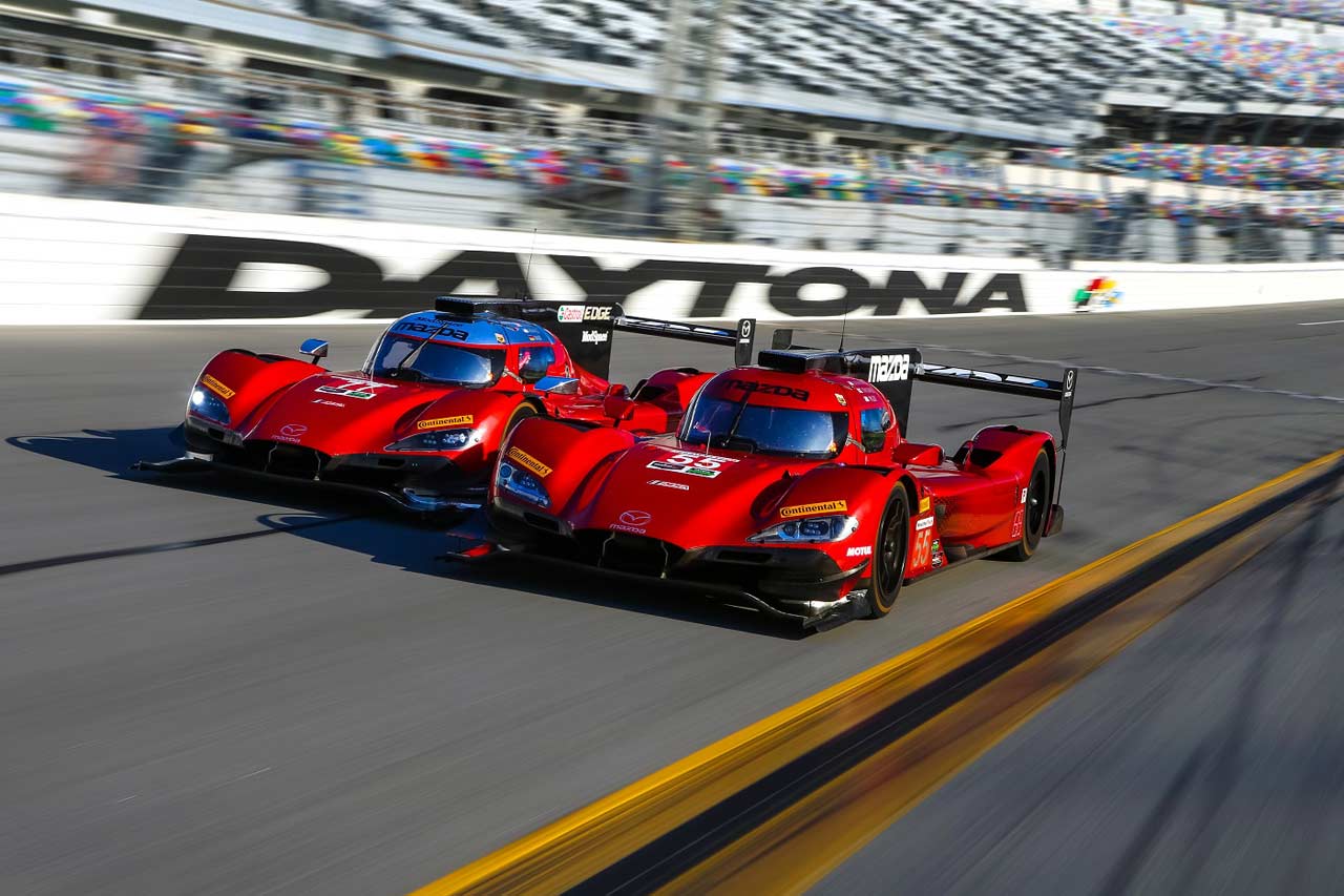 マツダチーム・ヨーストが走らせる55号車と77号車マツダRT24-P DPi