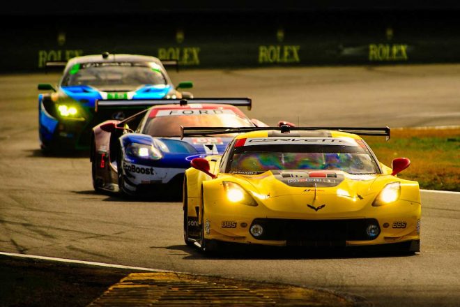 GTLMクラスでポール争いを繰り広げた3号車コルベットと66号車フォードGT
