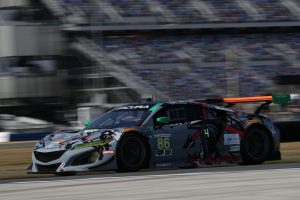 事前の公式テストに続き、レースウイークでもセッショントップタイムをマークするなど速さを見せているアキュラNSX GT3