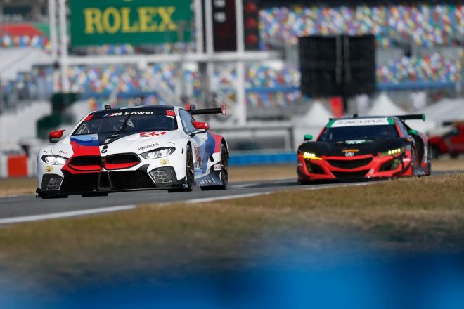 25号車BMW M8 GTEと69号車アキュラNSX GT3