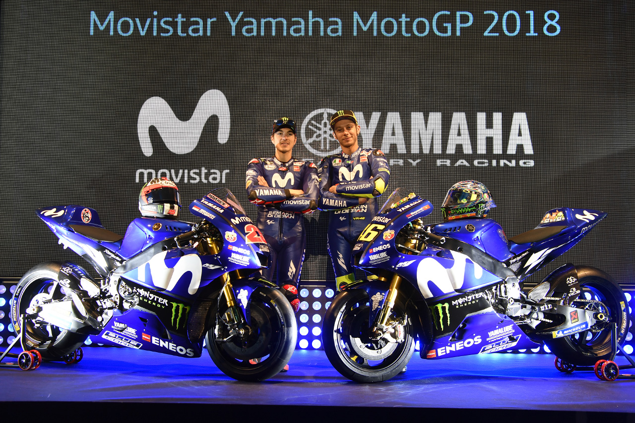 モビスター・ヤマハMotoGP2018年体制発表会に途上したマーベリック・ビニャーレス（左）とバレンティーノ・ロッシ（右）