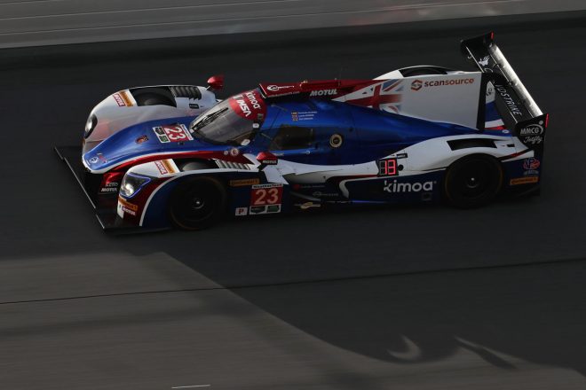 フェルナンド・アロンソ駆る23号車リジェはブレーキトラブルで順位を落とした。