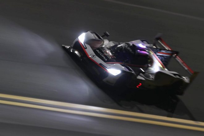 キャデラック勢とトップ争いを続ける7号車アキュラARX-05 DPi