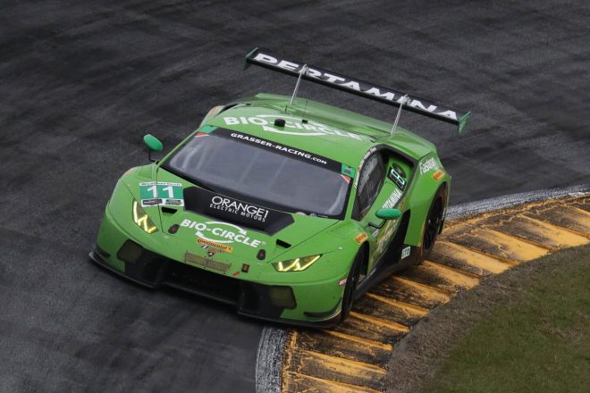 86号車アキュラNSX GT3を追いかける11号車ランボルギーニ・ウラカンGT3