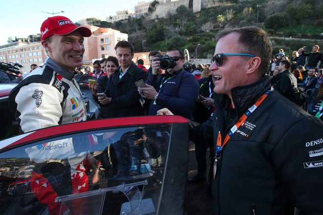 ヤリ-マティ・ラトバラ（左）とチーム代表のトミ・マキネン（右）