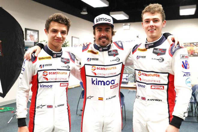 フィル・ハンソン（右）はデイトナ24時間にフェルナンド・アロンソ（中央）、ランド・ノリス（左）とともに23号車リジェで参戦した。