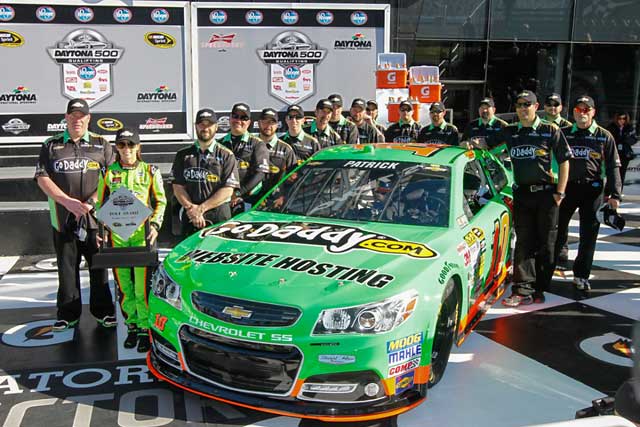 ダニカ パトリック NASCAR Chevrolet 2016年 シボレー、NASCARデイトナ500で1-2フィニッシュ | autosport web