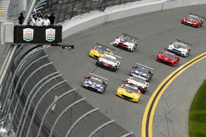 ポルシェGTチームが参戦しているGTル・マン（GTLM）クラスのスタートシーン