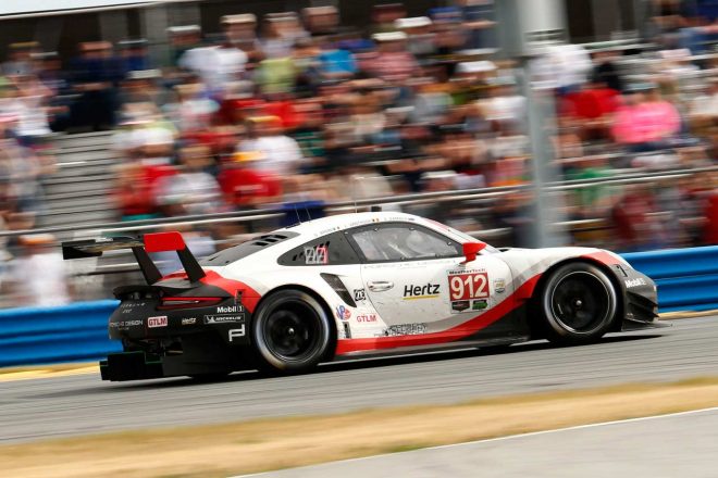 912号車ポルシェ911 RSR（ローレンス・バンスール／アール・バンバー／ジャンマリア・ブルーニ組）