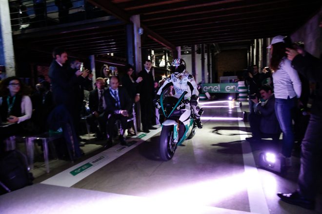 発表会ではロリス・カピロッシがエネルジカ・エゴを操り登場