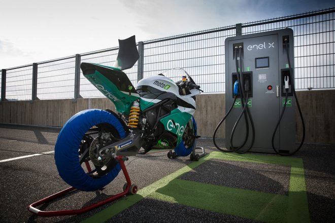 シリーズの冠スポンサーであるエネルは、シリーズに充電設備などを提供する