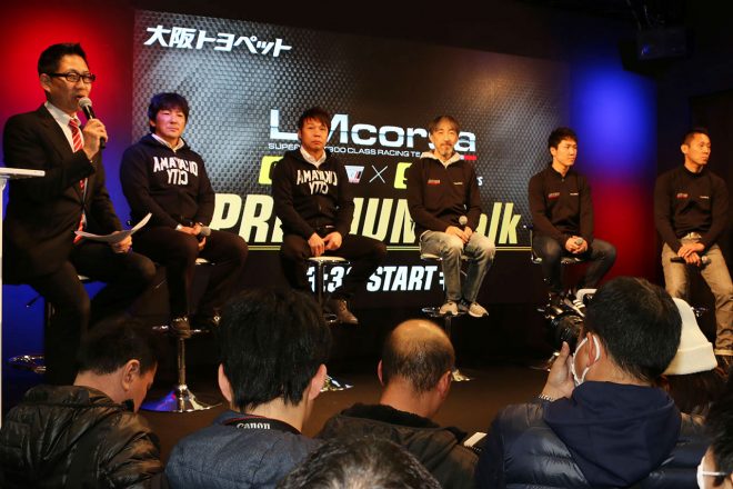 ステージ上では影山監督、新田、脇坂による絶妙なかけあいも