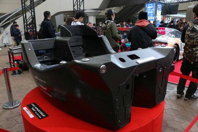 GT500モノコックを至近距離でじっくり見ることができる