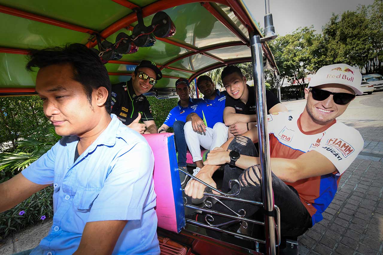 ツアーガイドによる観光では、寺院の歴史などの説明を受けた