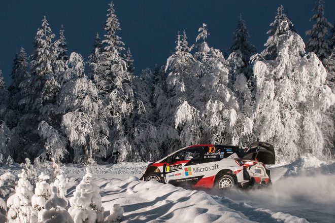 2017年のラリー・スウェーデンを戦ったヤリ-マティ・ラトバラ（トヨタ・ヤリスWRC）