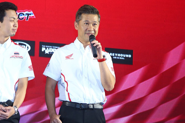 チームを率いる元MotoGPライダーの玉田誠監督