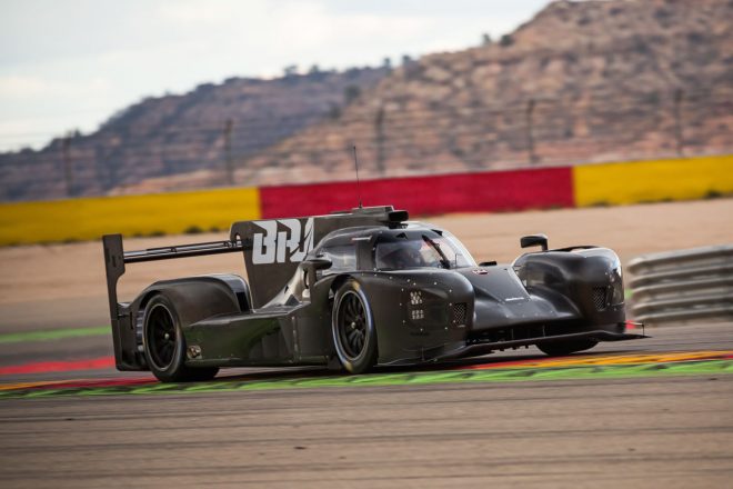 サイドポンツーン下部の開口部面積および、ベーンの枚数も変更されている。