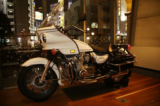 ショールームに展示されているカワサキKZ1000P（ポリス1000）