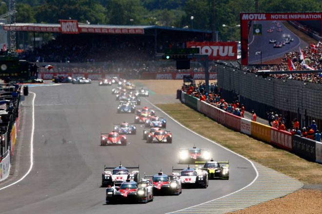 2017年までのスタート位置では、スタート時に後方のマシンが最終シケインを通過していた。