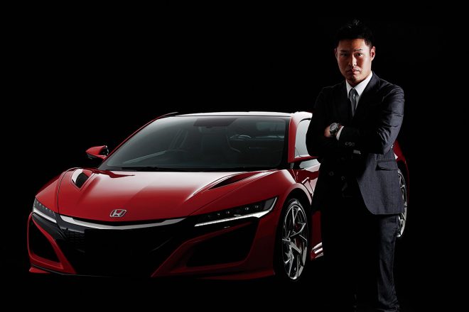 塚越広大 2004年鈴鹿レーシングスクールフォーミュラ首席卒業。05年フォーミュラ・ドリーム全戦ポール・トゥ・ウインでシリーズ王者に。06-07年全日本F3、07年マカオF3 2位。08年ユーロF3フル参戦（2位4回）。09年より日本に活動の場を移し、スーパーGT GT500クラスとフォーミュラ・ニッポン（現スーパーフォーミュラ）へのフル参戦を開始。リアルレーシング不動のエースとして両シリーズのトップドライバーとして活躍中。昨年、NSXを購入。1986年栃木県出身。