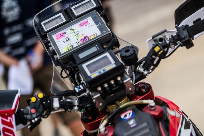 マシンにはロードマップが見やすい位置に搭載されており、これを解読して進む