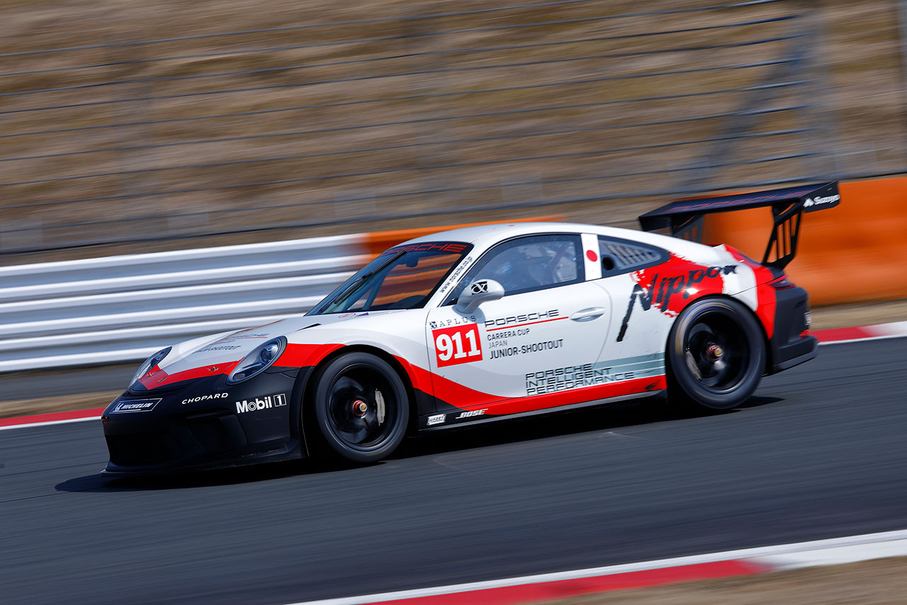 最終審査では、新型ポルシェ911 GT3カップのドライビングテストが行われた