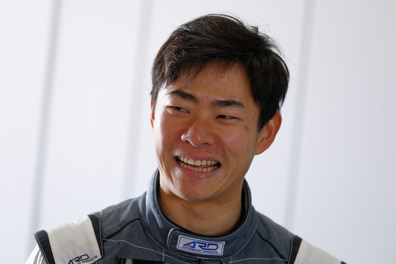 2018年のジュニアプログラムを獲得した片山義章