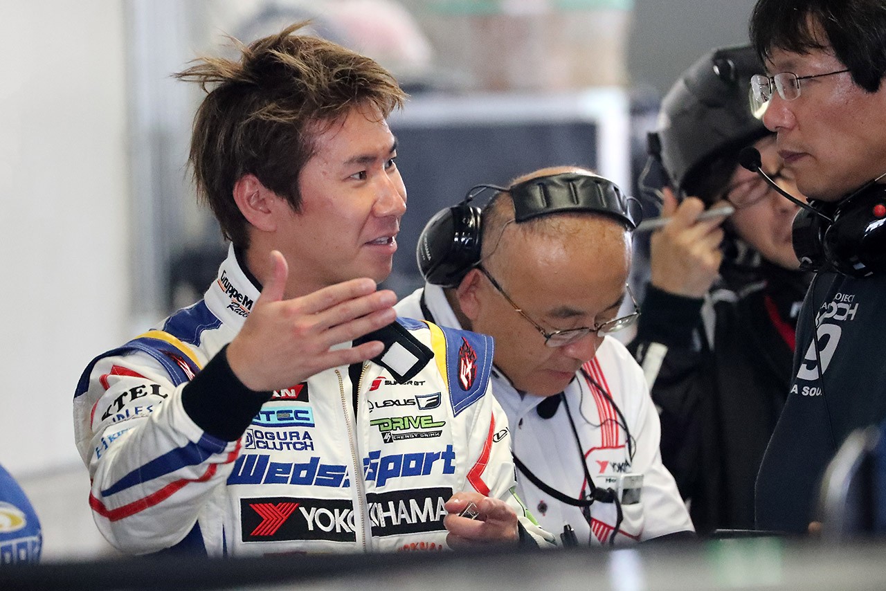 2017スーパーGT鈴鹿公式テストでWedsSport ADVAN LC500をドライブした小林可夢偉