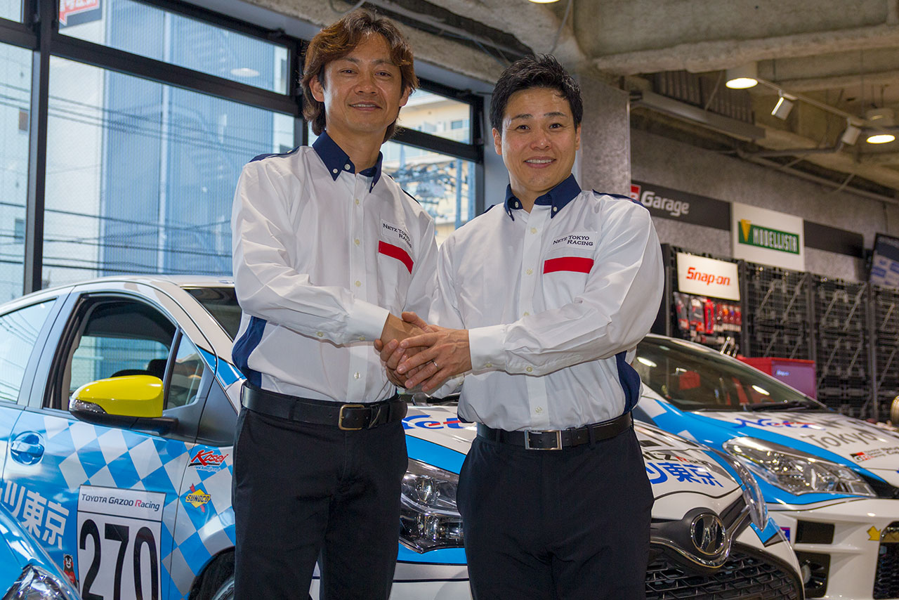 清水宏保さんは同じくネッツトヨタ東京からTOYOTA GAZOO Racing 86／BRZ Raceに参戦する脇阪寿一と握手を交わした