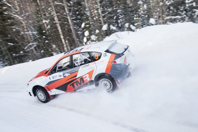 スバル・インプレッサWRX STI（ヤルッコ・ニカラ／足立さやか）