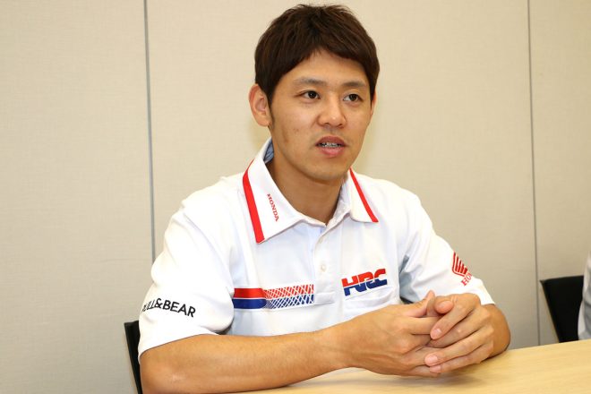 控えめな口調で2017年を振り返る高橋