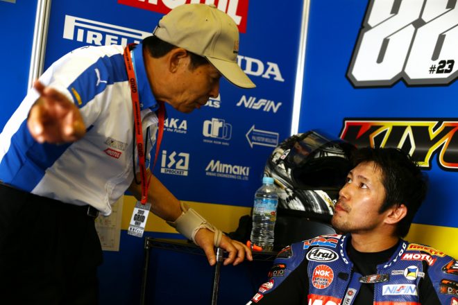 森脇護監督と会話をする清成龍一